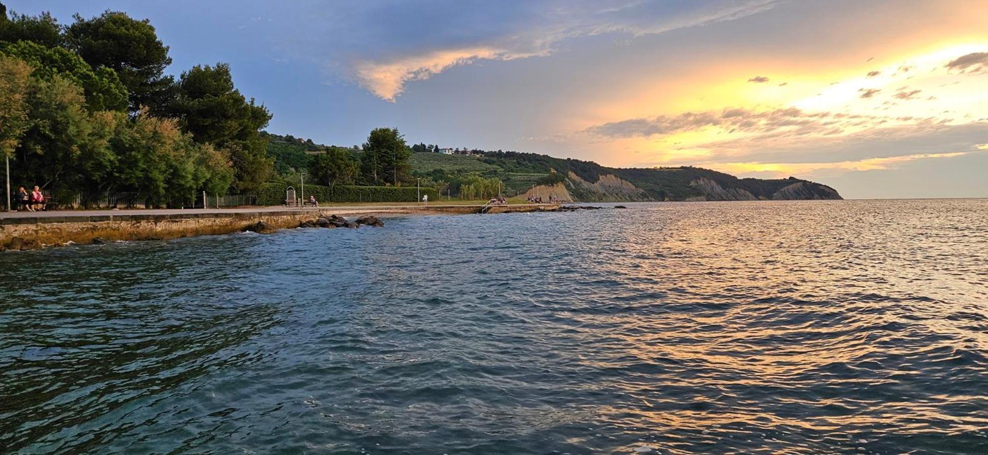Sea View Apartment Renzzo Strunjan Eksteriør bilde